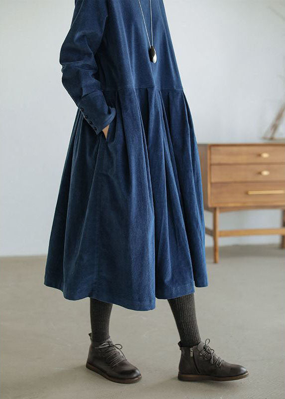 Dames Lange Jurk met Ronde Hals en Plooirok met Knoopdetails