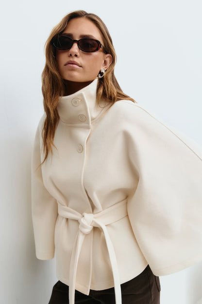 Dames Capejas Winter met Hoge Kraag en Strikceintuur Beige