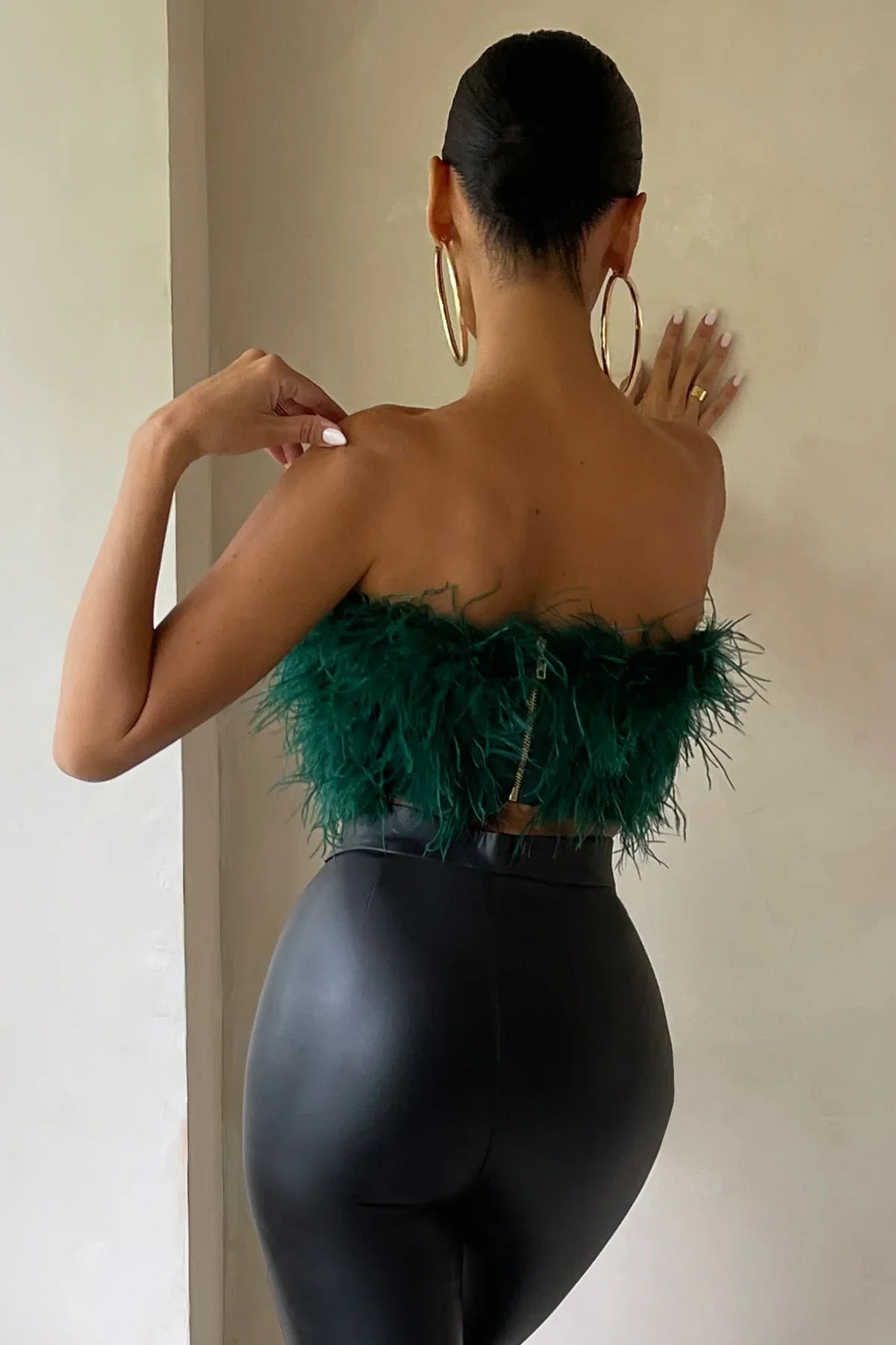Dames Crop Top Mouwloos met Veren Detail