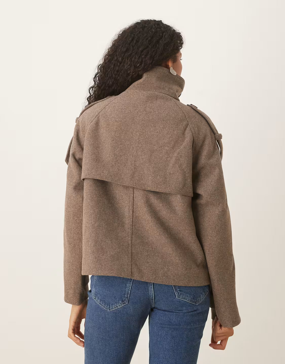 Dames Korte Jacket met Oversized Kraag en Dubbele Knoopsluiting