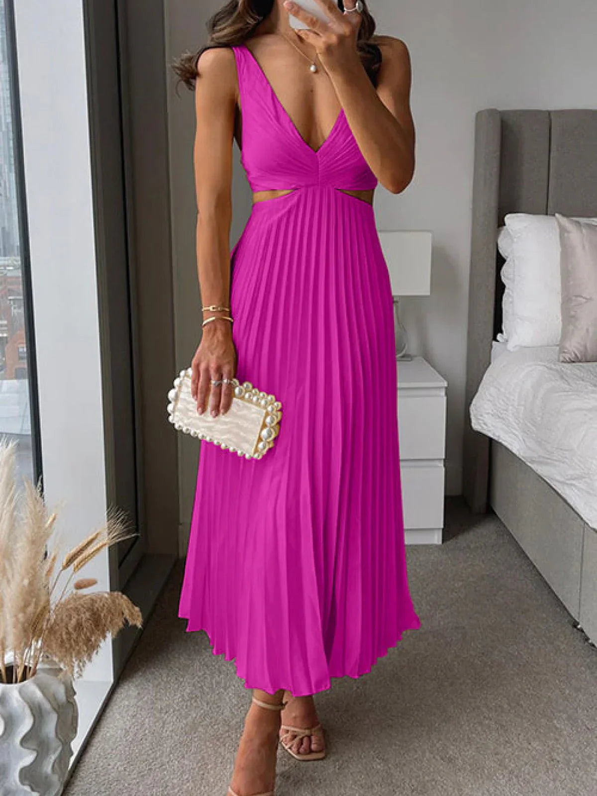 Dames Mouwloze Midi Jurk met V-hals en Geplooide Rok en Cut-out Taille Roze