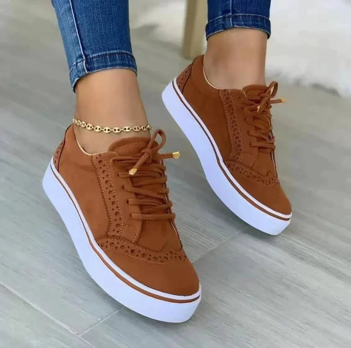 Dames Platform Sneakers met Vetersluiting en Brogue Details