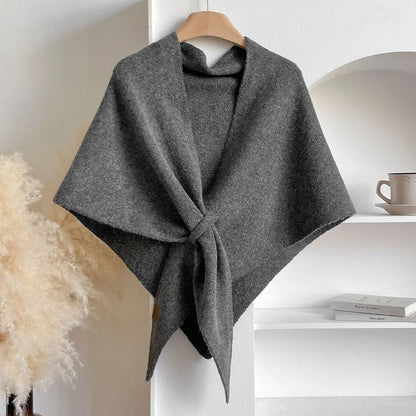 Dames Poncho met Rolkraag en Asymmetrische Zoom