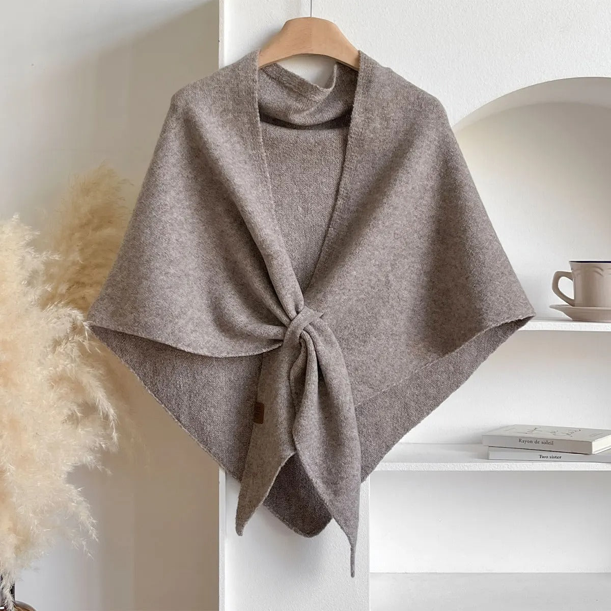 Dames Poncho met Rolkraag en Asymmetrische Zoom
