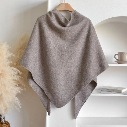Dames Poncho met Rolkraag en Asymmetrische Zoom