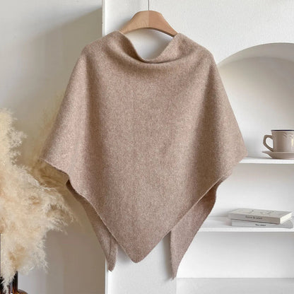 Dames Poncho met Rolkraag en Asymmetrische Zoom