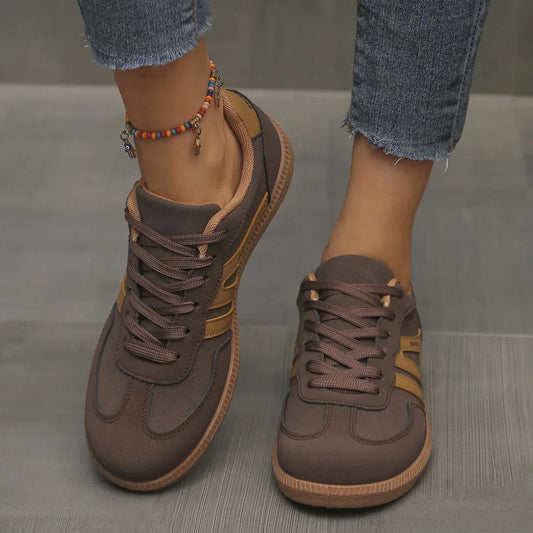 Dames Retro Sneakers met Vetersluiting en Contrasterende Strepen Bruin Camel