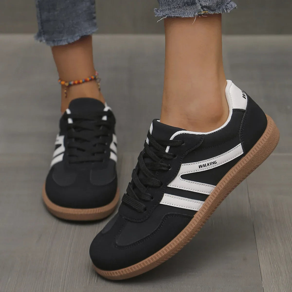 Dames Retro Sneakers met Vetersluiting en Contrasterende Strepen Zwart Wit