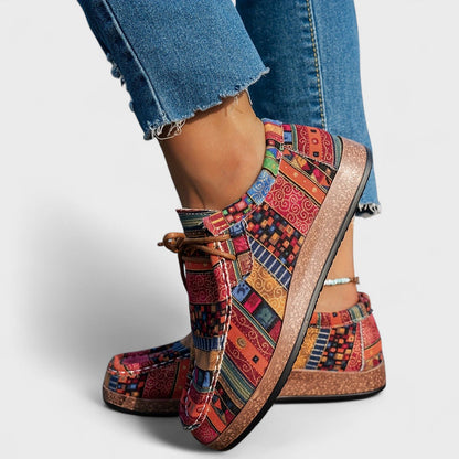 Dames Sneakers met Bohemian Print en Vetersluiting