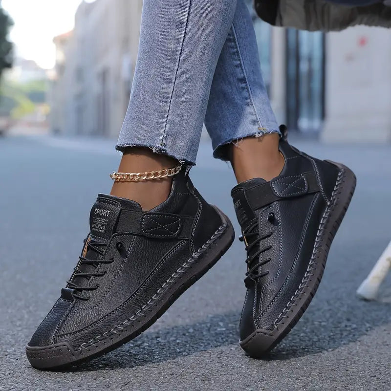 Dames Sneakers met Handgestikt Detail en Elastische Zijpanelen Zwart