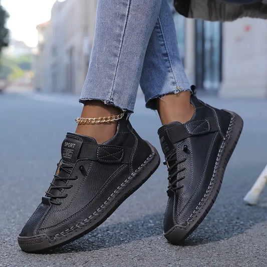 Dames Sneakers met Handgestikt Detail en Elastische Zijpanelen Zwart
