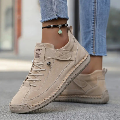 Dames Sneakers met Handgestikt Detail en Elastische Zijpanelen Beige